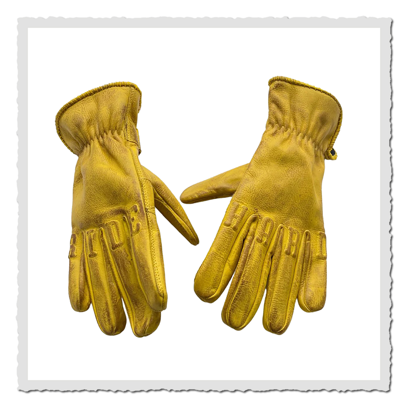 Zwei gelbe Lederhandschuhe in Frontalansicht, freigestellt vor hellem Hintergrund, mit sichtbaren Nähten und Patina.